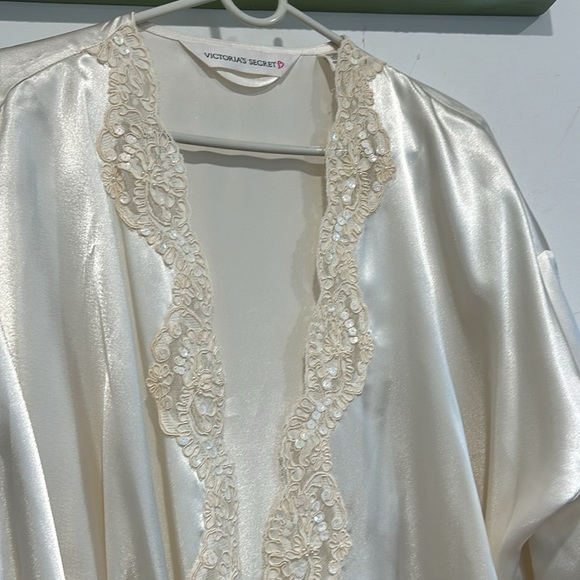 Victoria’s Secret white satin bridal lace sequins, short robe one size white - Picture 3 of 6